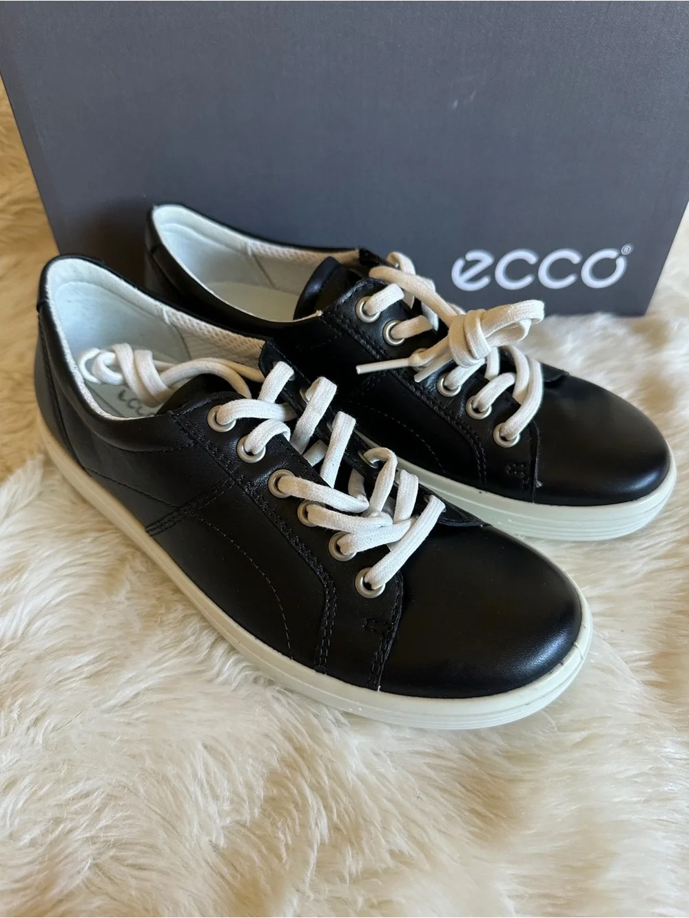 NIB ECCO Soft Classic Women Black Leather Lace Up Comfort Sneakers US5-5.5/ EU36
